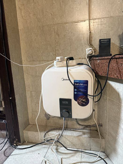 Водонагреватель Midea электрический