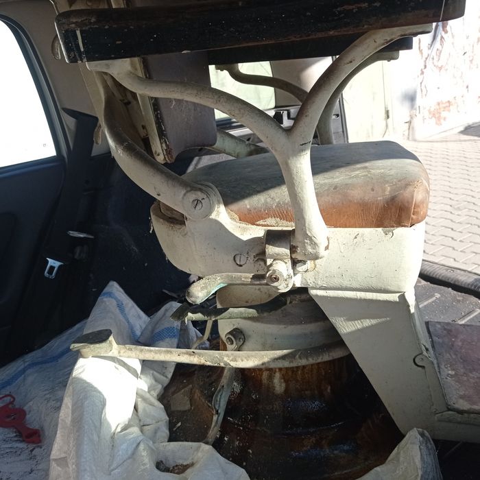 Антикварен механичен зъболекарски стол