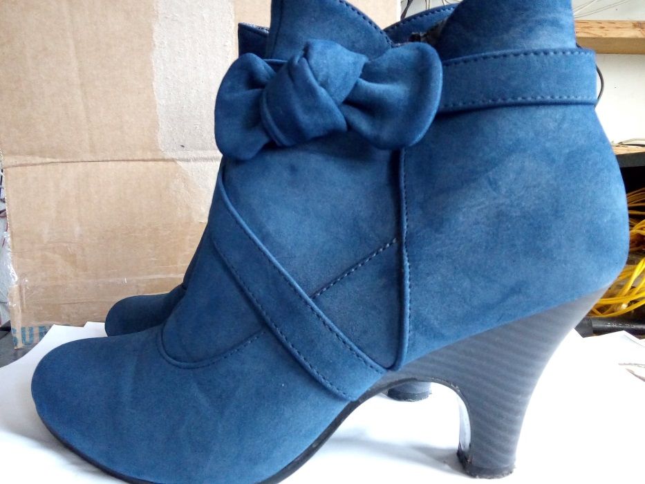 Сини боти