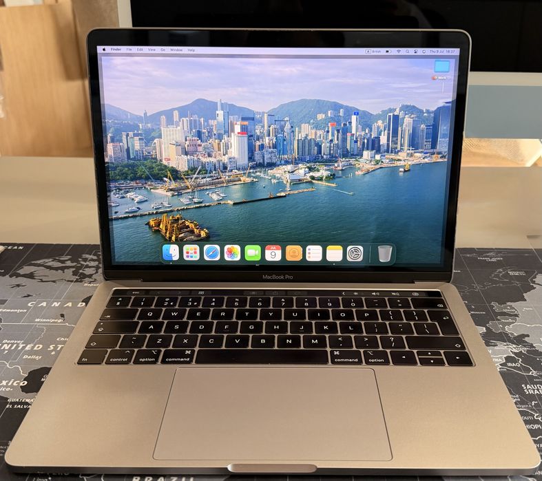 MacBook Pro (13-inch, 2018, Four Thunderbolt 3 ports)
