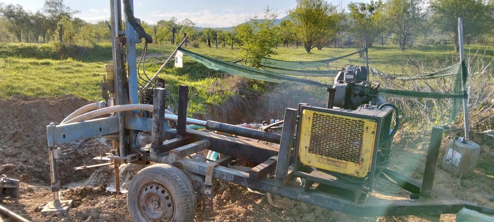 Utilaj foraj puturi / Instalație foraj