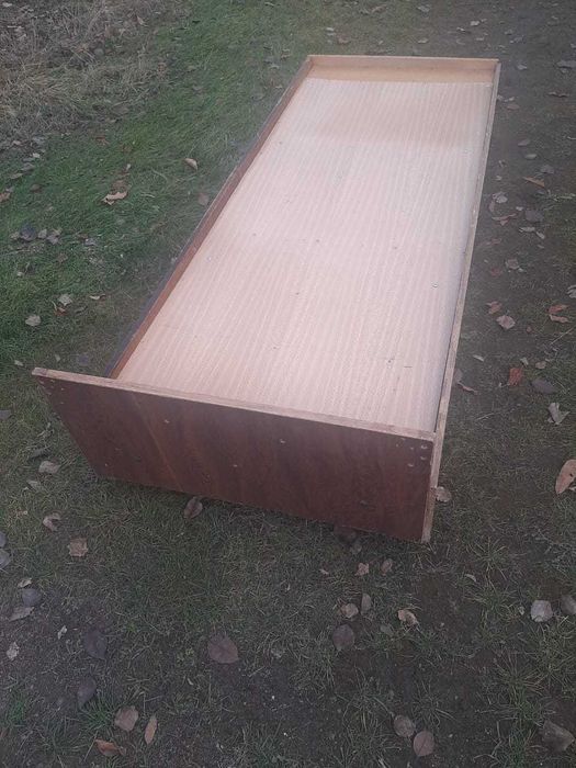 Продам кровать односпальную.