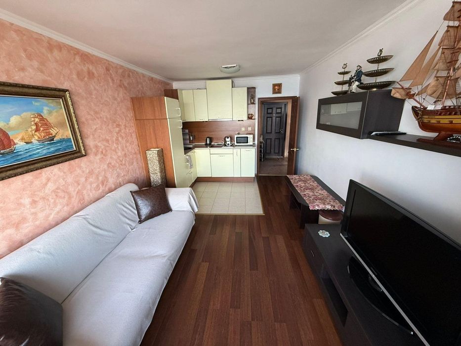 Дава се под наем Тристаен апартамент в Бургас, Лазур - 62 кв.м за 747.66 € - Снимка #1