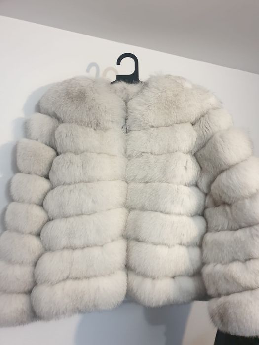 Haină din blană de vulpe polară