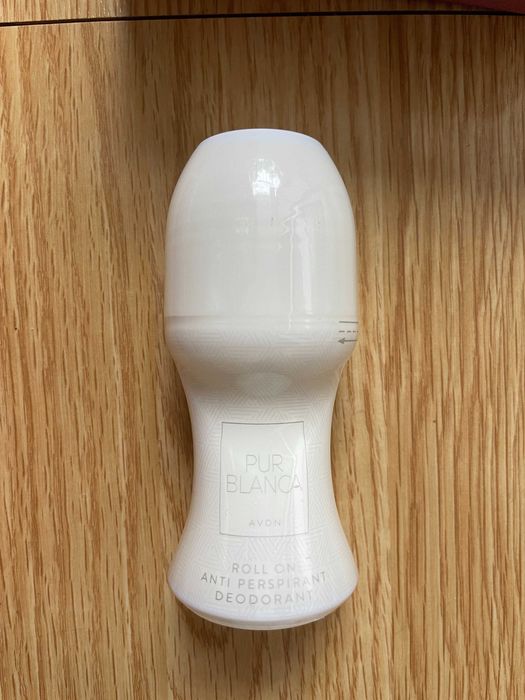 Комплект AVON - Рол-Он, Колие и Тоалетна Вода