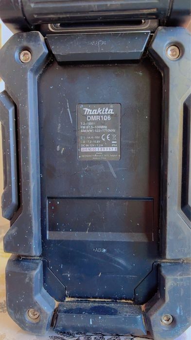 Radio Makita DMR106 cu baterie de 6 A nou nouț în cutie