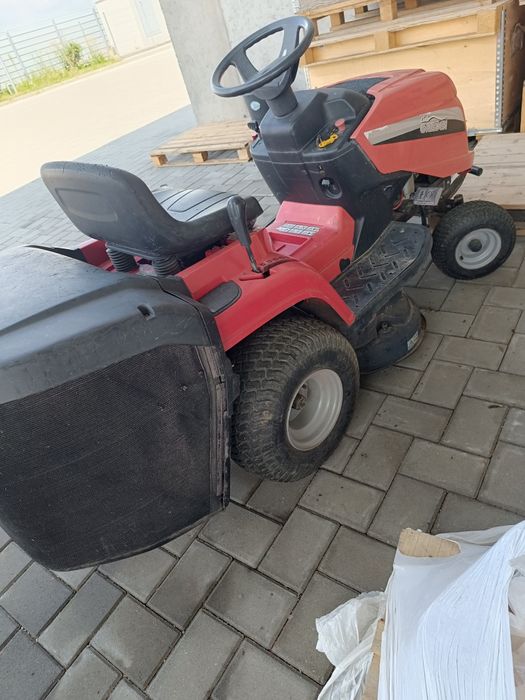 Tractoraș de tuns marca Club GARDEN made in Italia
