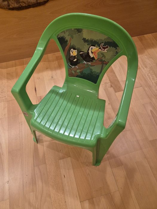 Детска масичка със столче