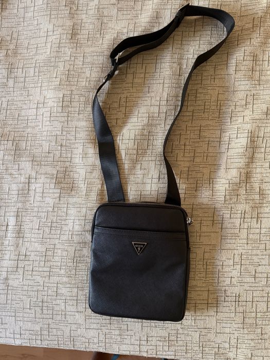 Мъжка Чантичка Guess