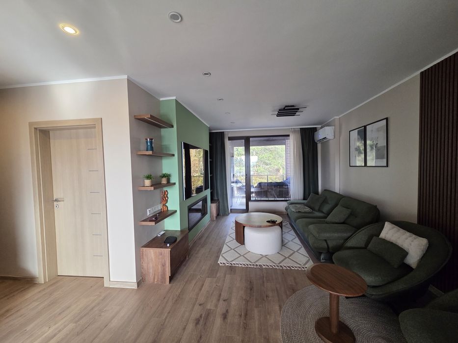 Продава  спешно чисто нов, луксозен мансарден четиристаен апартамент