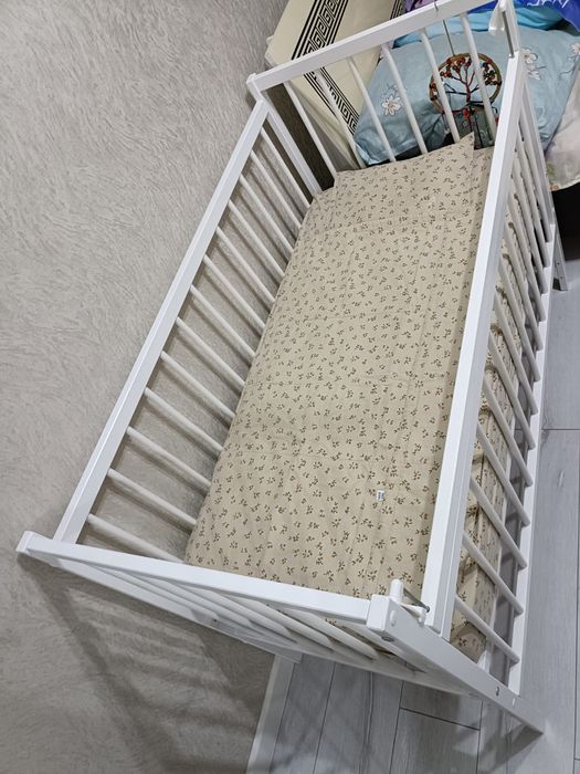 Продам детскую кровать с матрасом