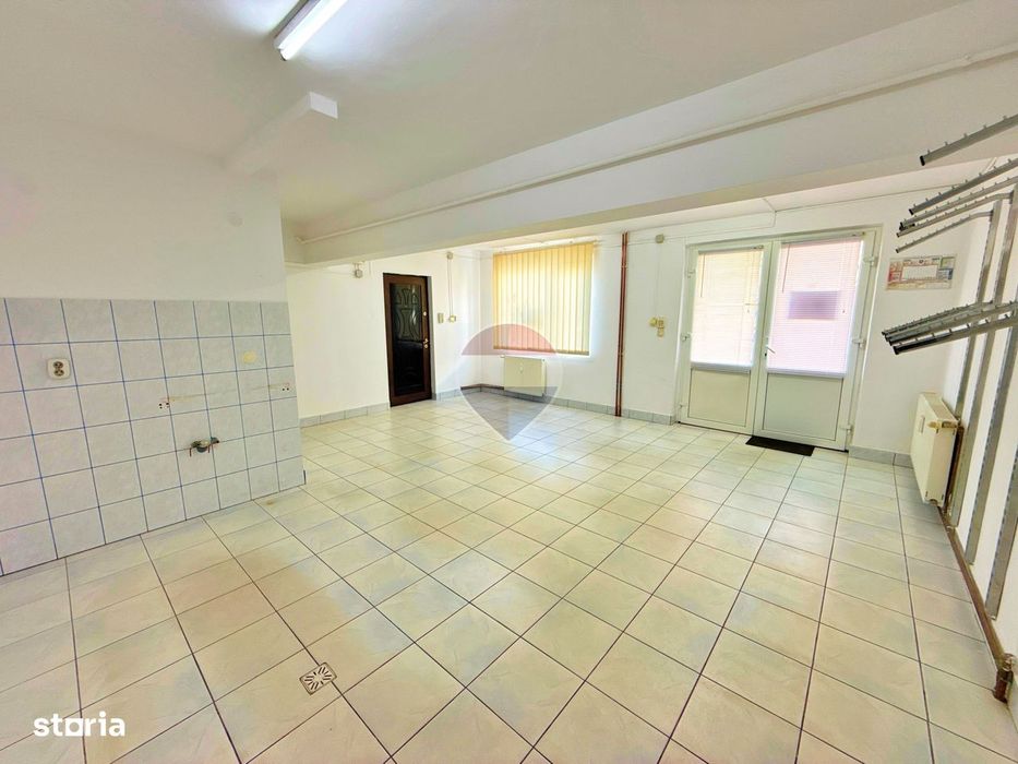 Spațiu comercial de închiriat în Confecții/Arad