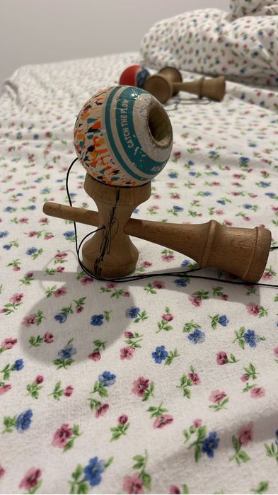 Vand kendama cu ken de play si tama de europ