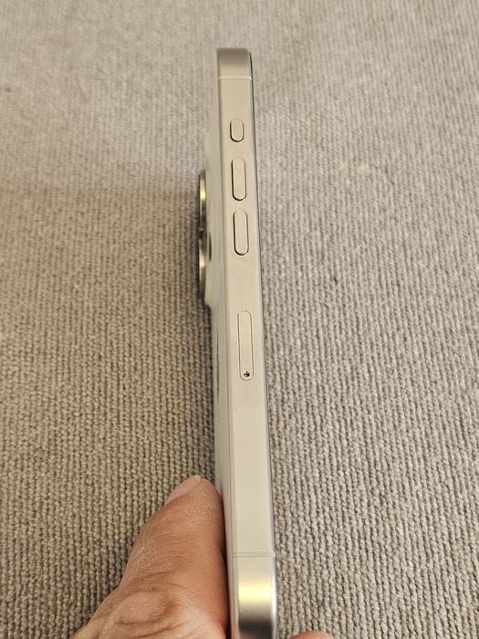 Продам iPhone 15pro память 1T