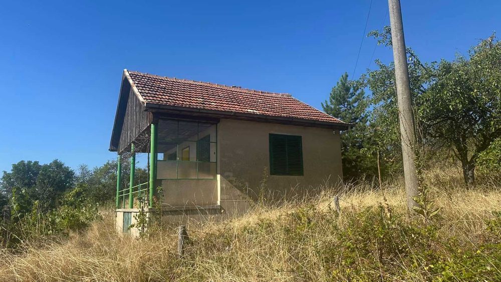 Продава се: Имот 1.000 дка, с вила 41 кв.м., м.Новите лозя, гр.Калофер