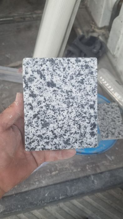 Debitez si prelucrez granit New Halayeb cu 350 lei mp 0726535505. Transport gratuit!