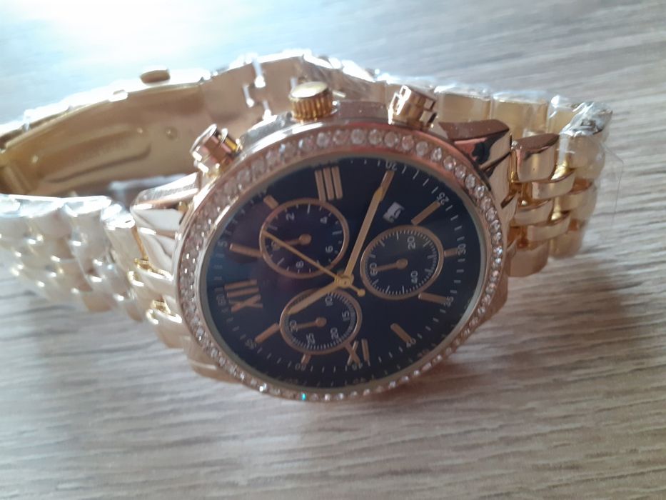 Страхотен дамски часовник