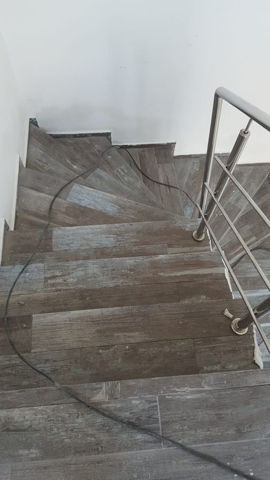 Zugravi renovam case si apartamente