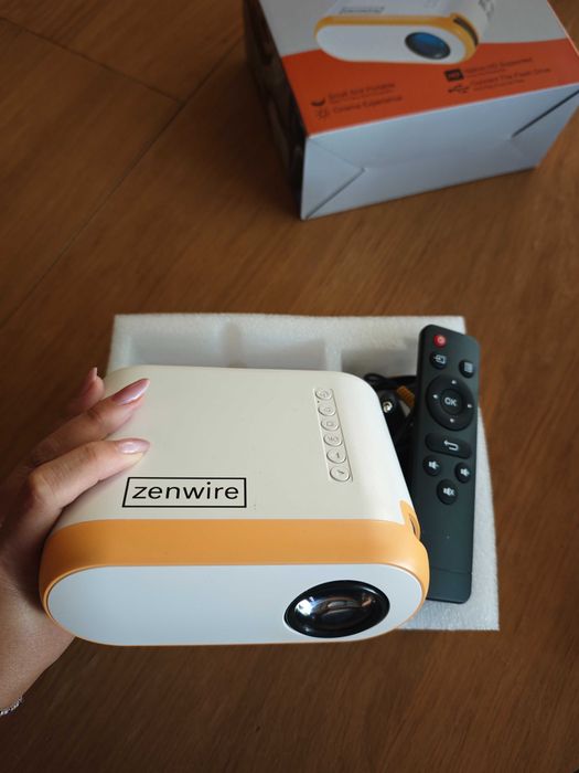 Мини проектор Zenwire D300 – нов, неизползван, с кутия и дистанционно