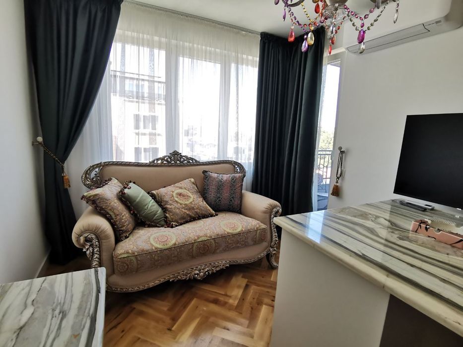 Дава се под наем Двустаен апартамент в София, Триъгълника - 60 кв.м за 715 € - Снимка #3