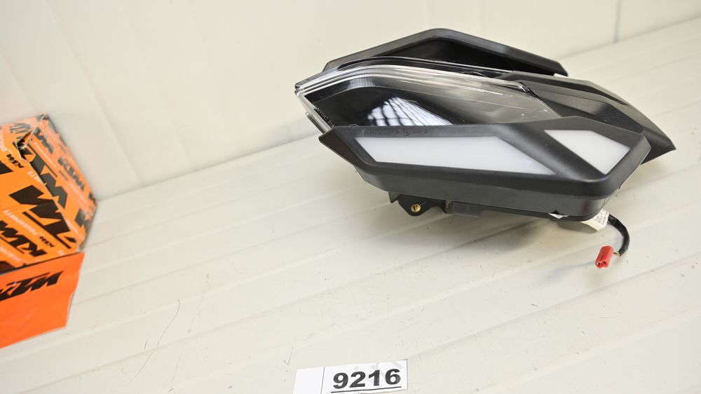 KTM Duke 390 2024 Far cu lumini DRL