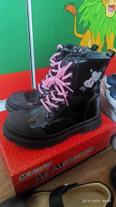 Обувь для девочки.