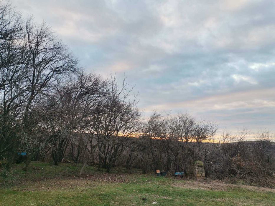 Тухлена къща !!! и  селскостопански постройки  село Горна Кабда