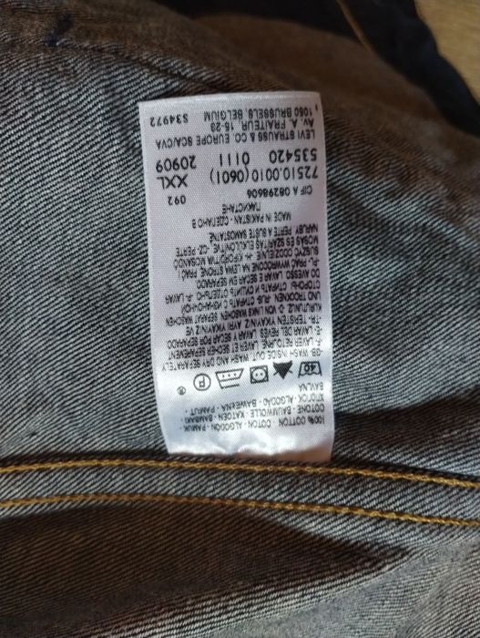 Geaca blugi Levi's XL-2XL ca noua