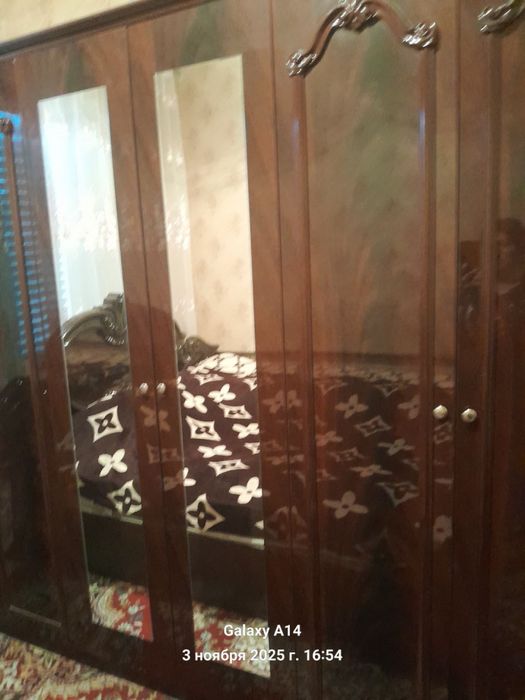 Italyankiy mebel sotiladi