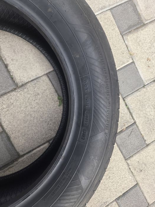 Vând 3 anvelope Vara Goodyear cu dimensiunile 215/55 R17
