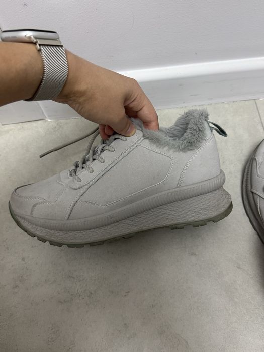 Обувь зима. Кроссовки