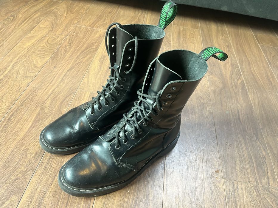 Solovair Black Hi-Shine 11 Eye Astronaut Boot