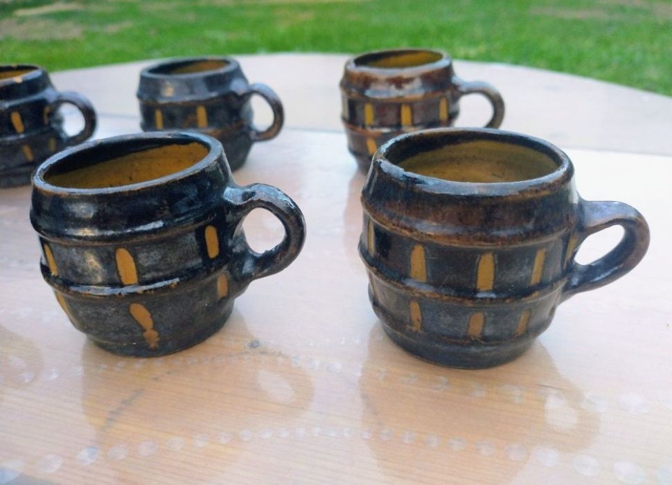 Set cești din ceramică
