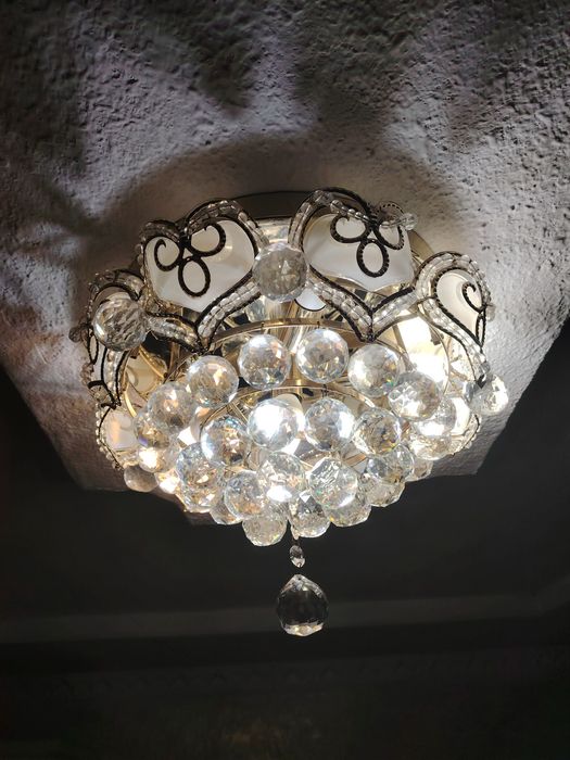 Люстры две шт. Сост нового