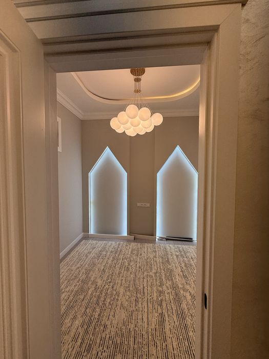 Квартира арендага берилади, хамма шароити бор. Газ светдан муаммо болм