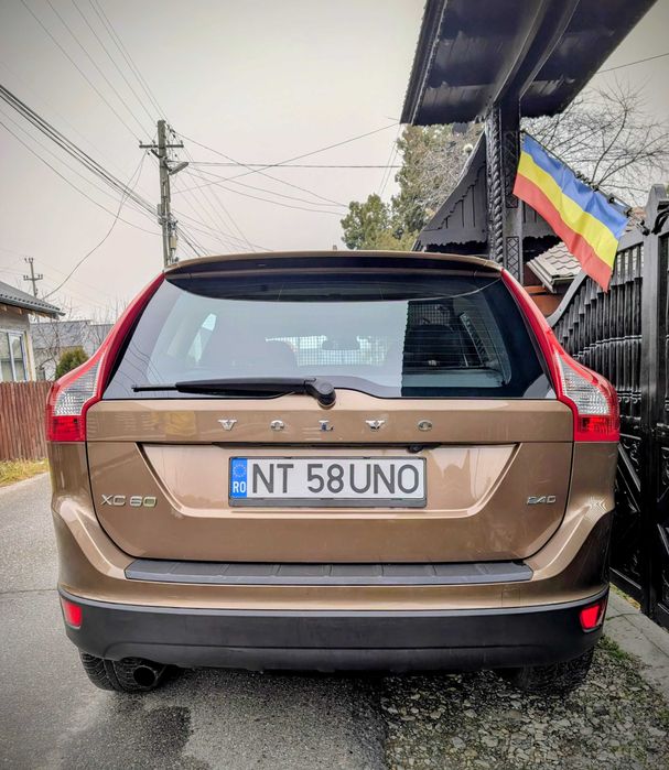 Volvo XC60 2.4 D Tractiune fata An Fabricatie 2010 Culoare Deosebita
