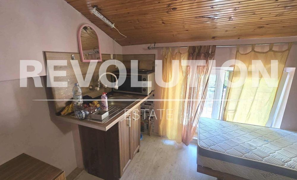 Етаж от къща в района на Център!