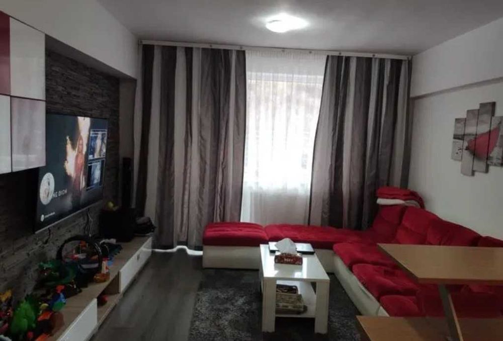 Дава се под наем Тристаен апартамент в Пловдив, Център - 80 кв.м за 244.8 € - Снимка #1