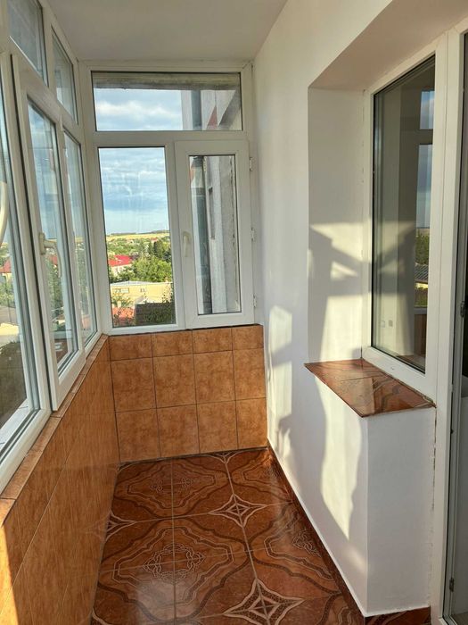 Vand apartament 2 camere decomsndat