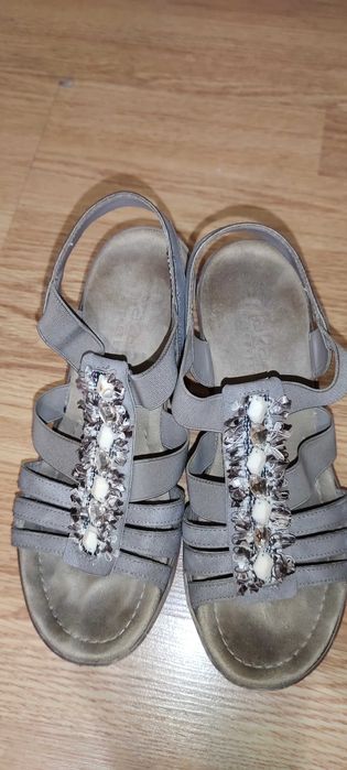 Босоножки женские