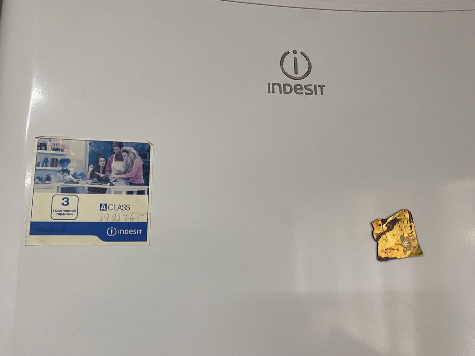 Холодильник indesit
