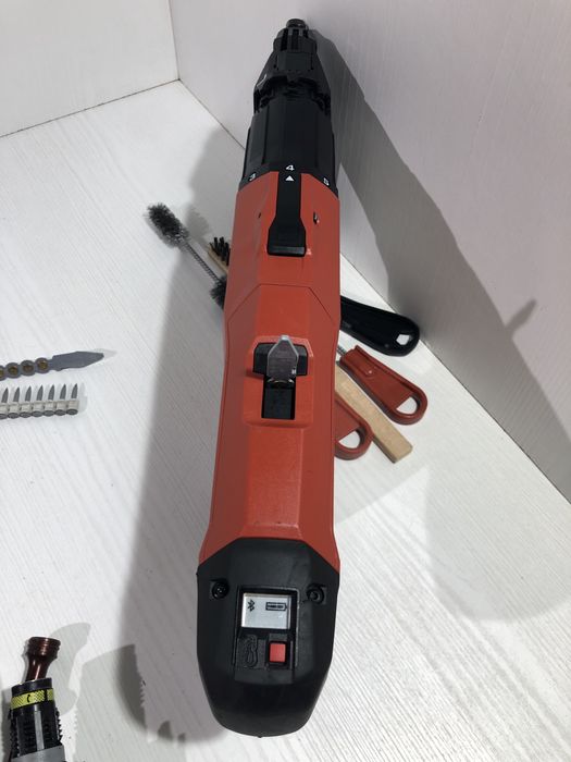 Pistol cu capse Hilti DX 6