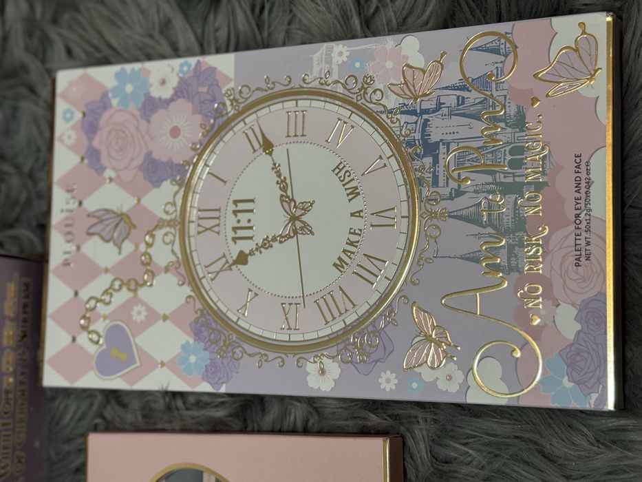 Palete de farduri Plouise,noi,sigilate.