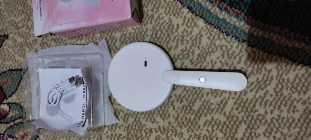 Зеркало с подсветкой ручная небольшая