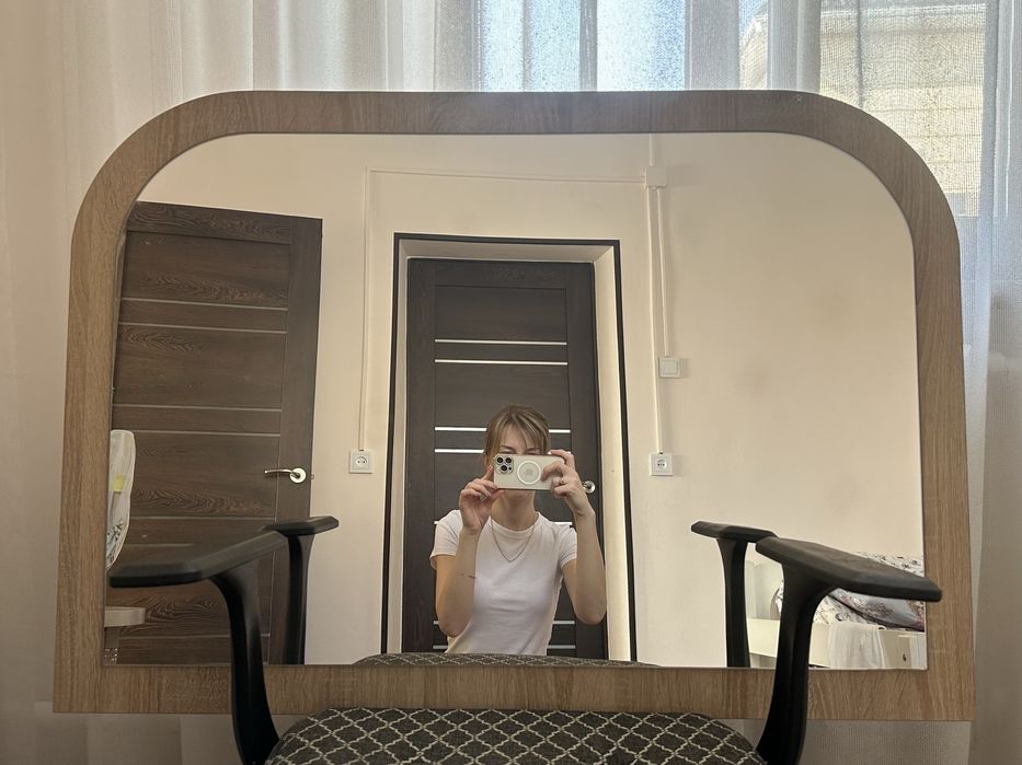 Продам настенное зеркало