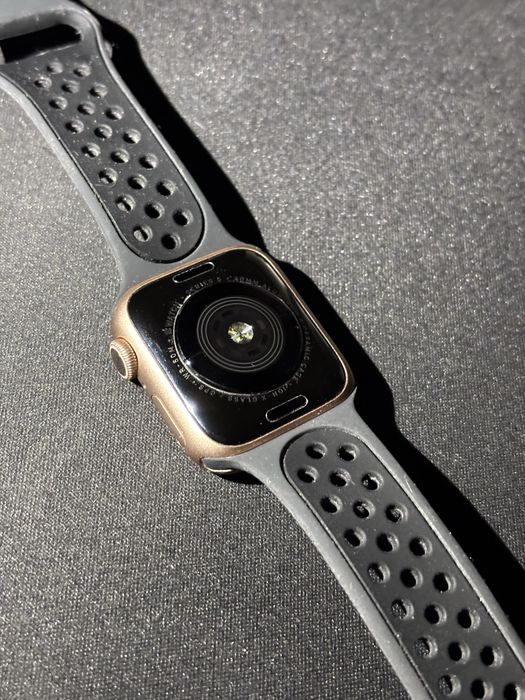 Продам Apple Watch 5