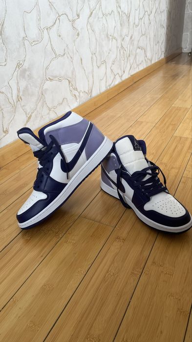 Кроссовки оригинальные, стильные, легкие