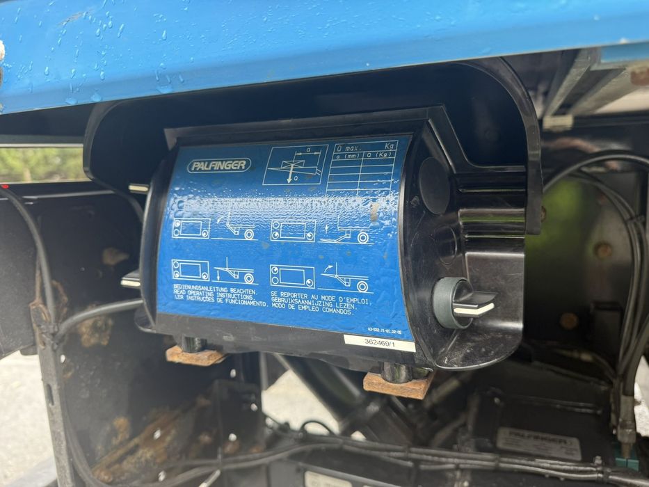 Каросерия с падащ борд/тристранна щора