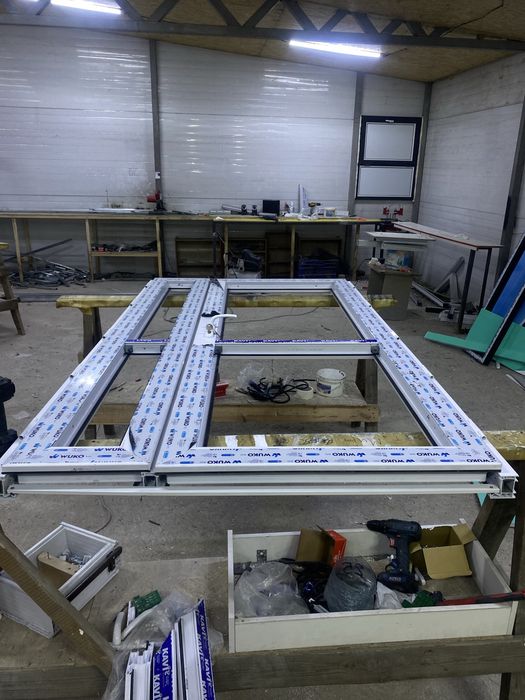 пластиковая дверь