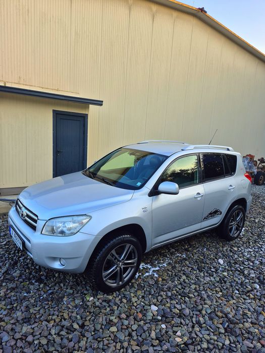 Продавам Toyota Rav4 D4D